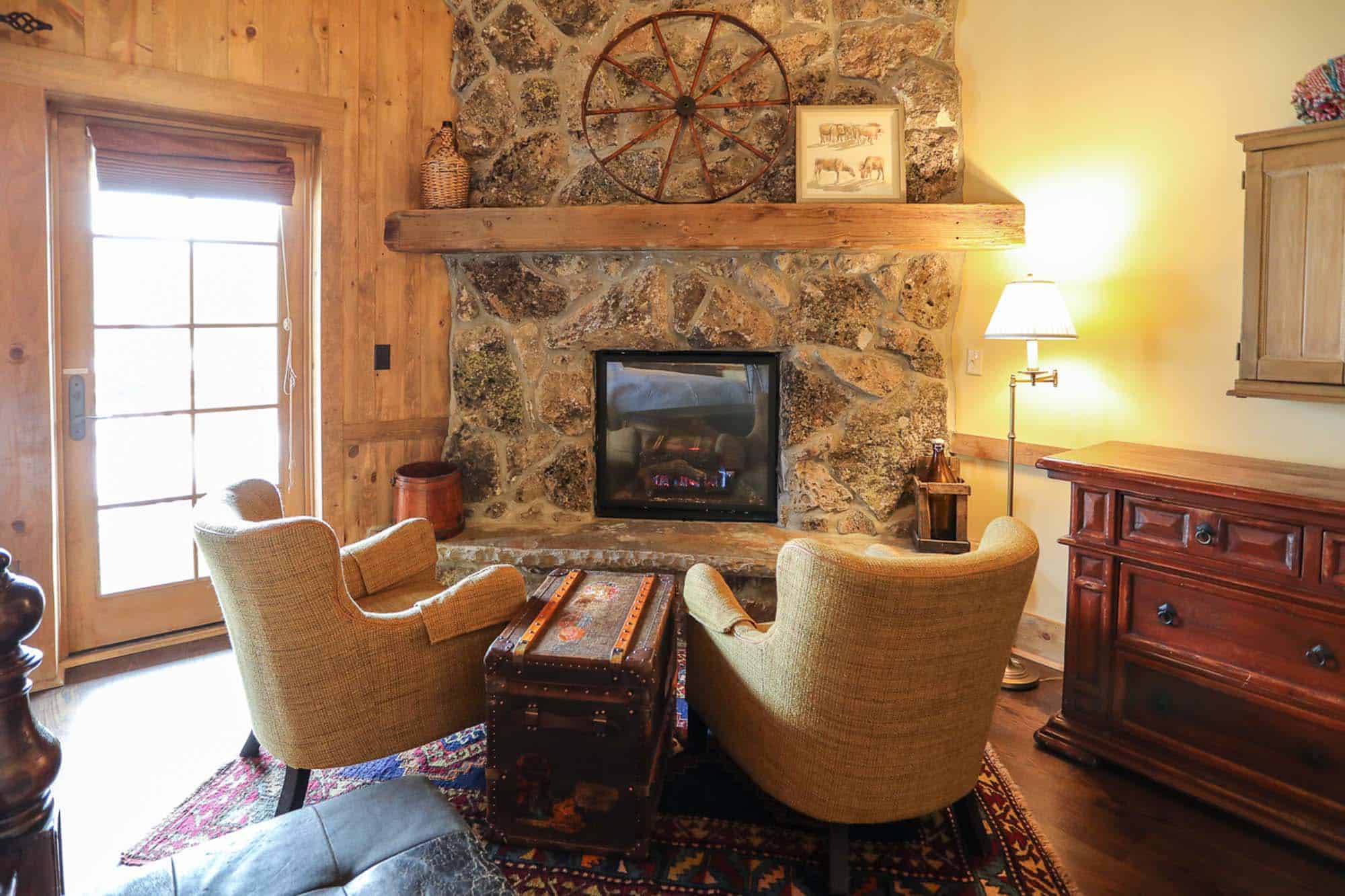 DTR-HighLonesome-KingFireplace-4