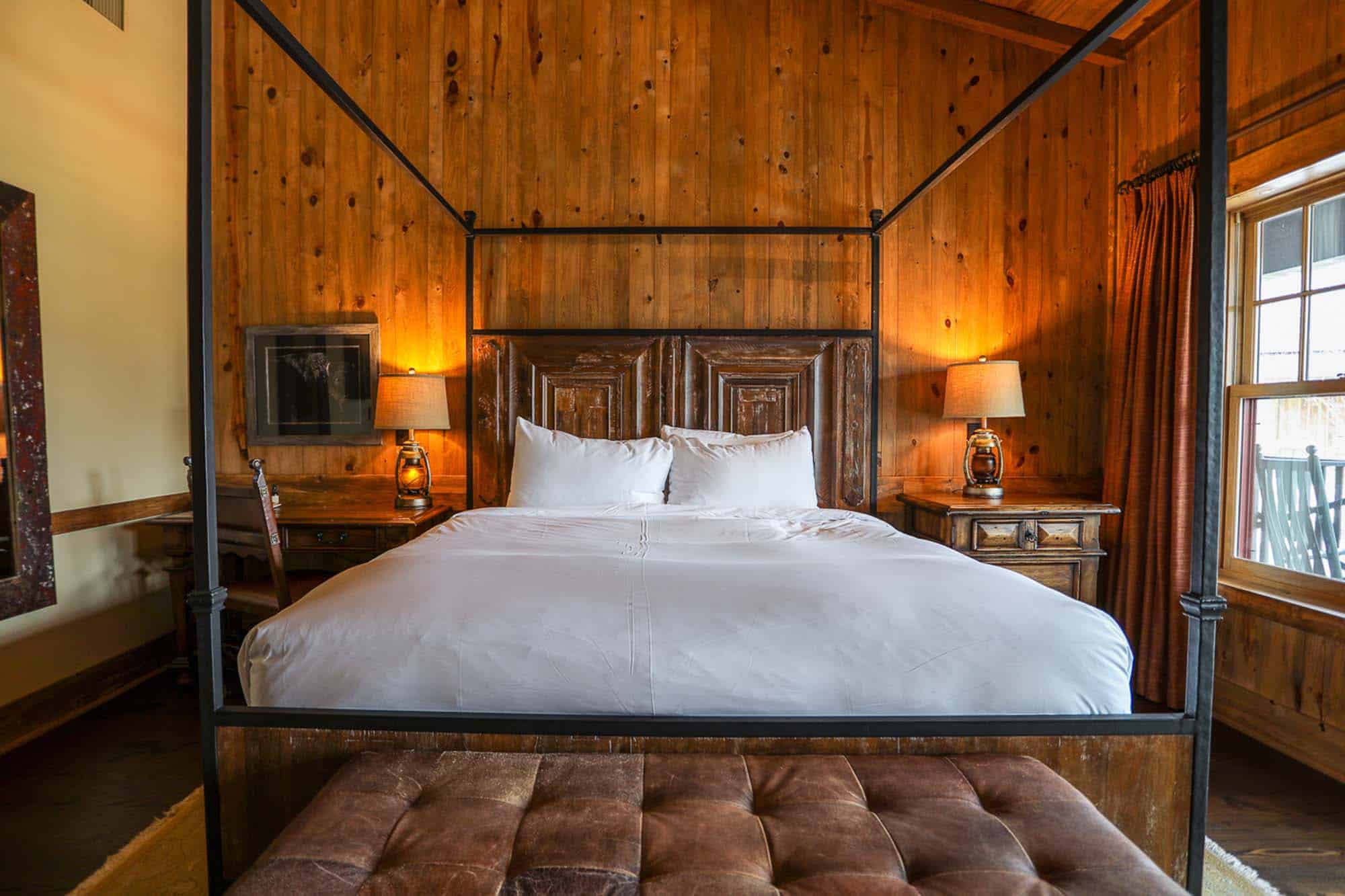 log cabins, lodge rooms