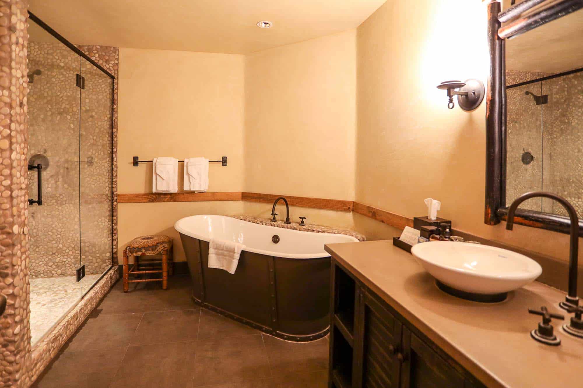DTR-MainLodge-ContinentalKingFireplace-1
