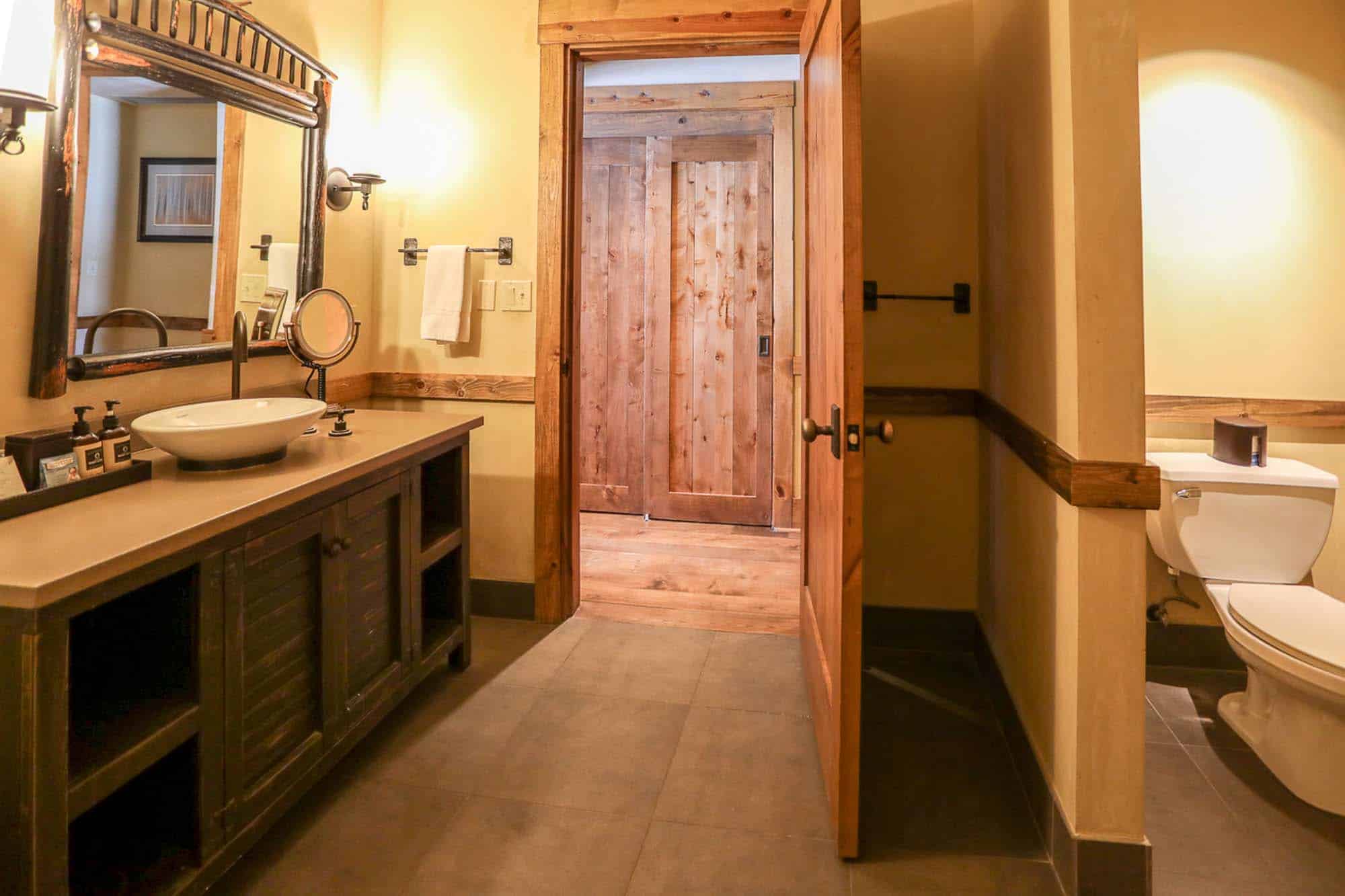 DTR-MainLodge-ContinentalKingFireplace-4