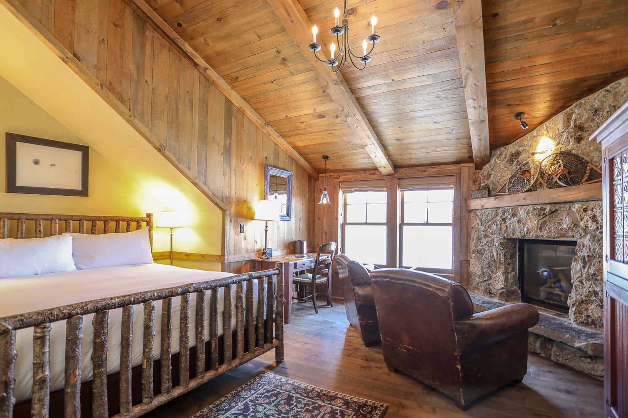 DTR-MainLodge-ContinentalKingFireplace-5