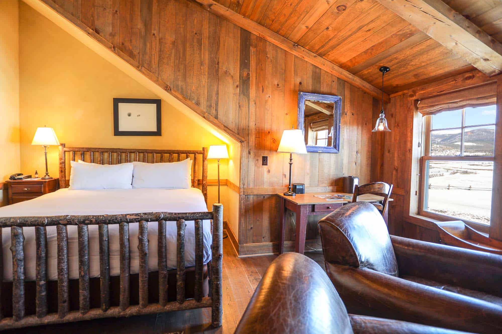 DTR-MainLodge-ContinentalKingFireplace-7