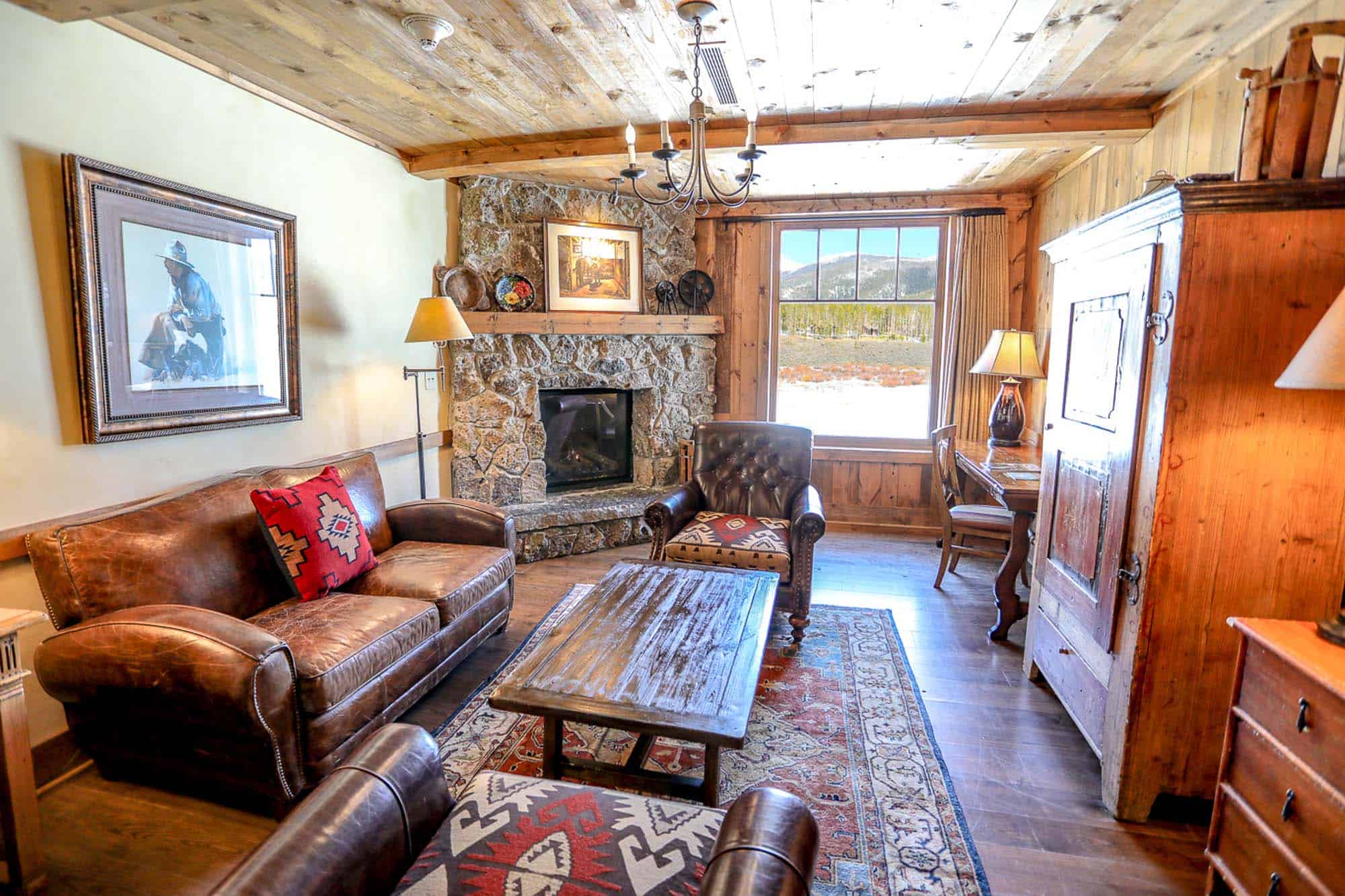 DTR-MainLodge-ContinentalKingSuite-12