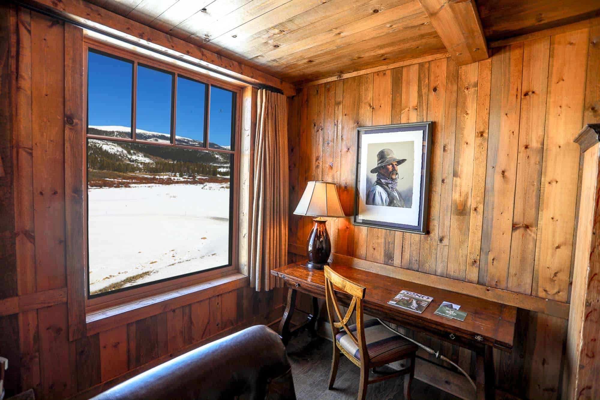 DTR-MainLodge-ContinentalKingSuite-13