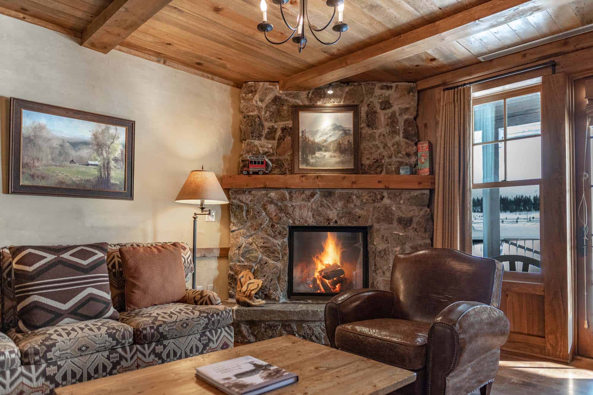 DTR-MainLodge-ContinentalKingSuite-3