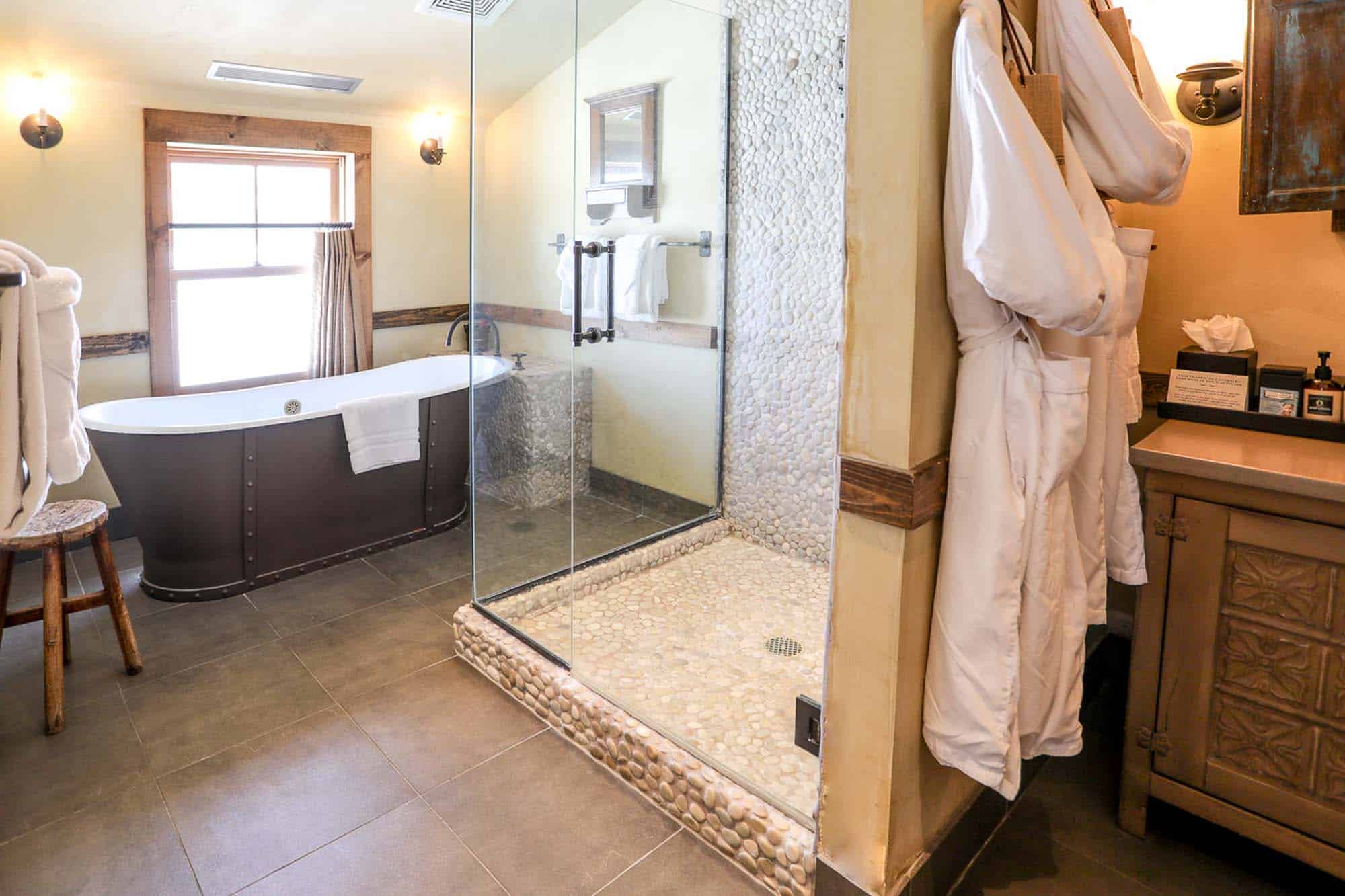 DTR-MainLodge-ContinentalKingSuite-7