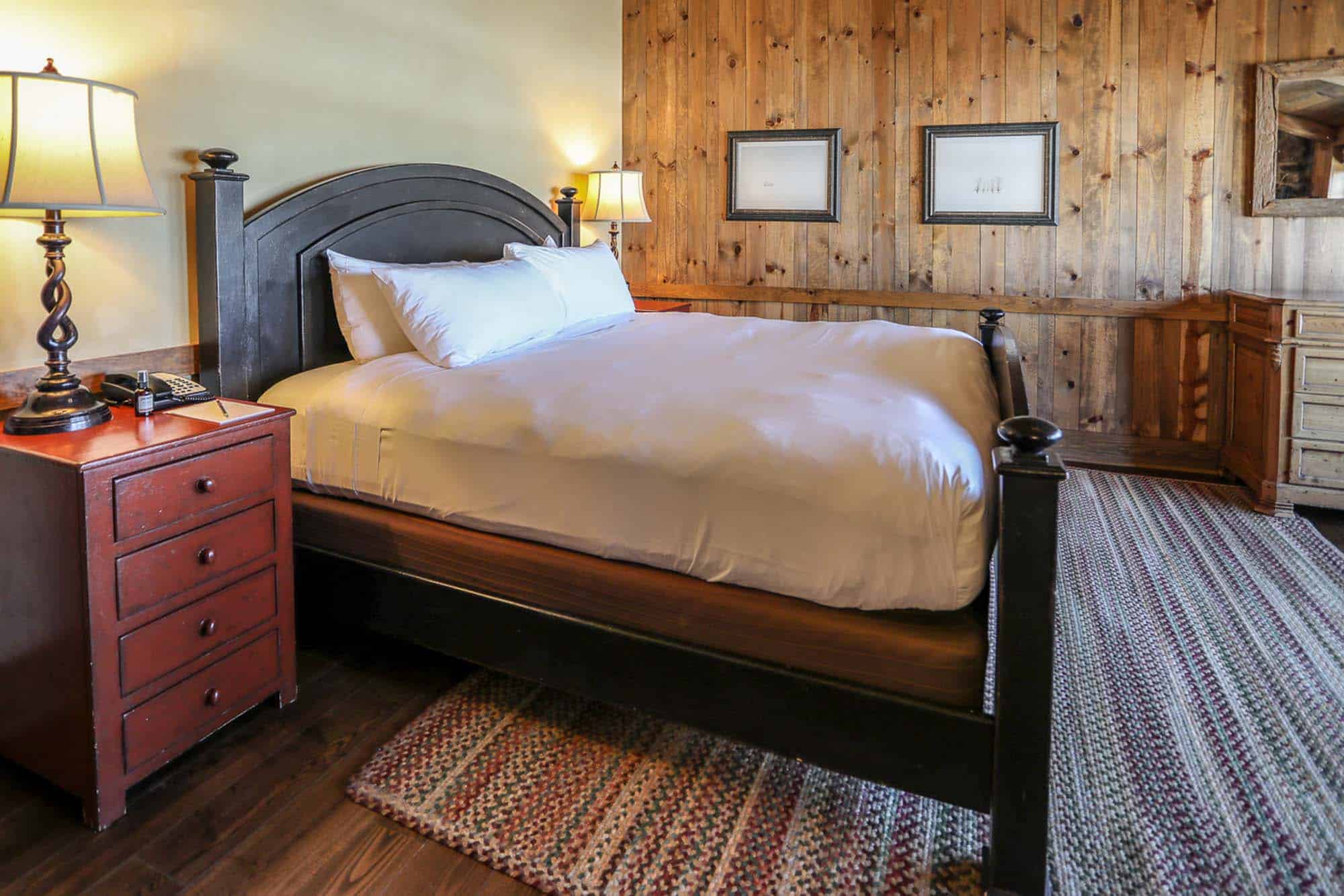 DTR-MainLodge-MeadowKingFireplace-4