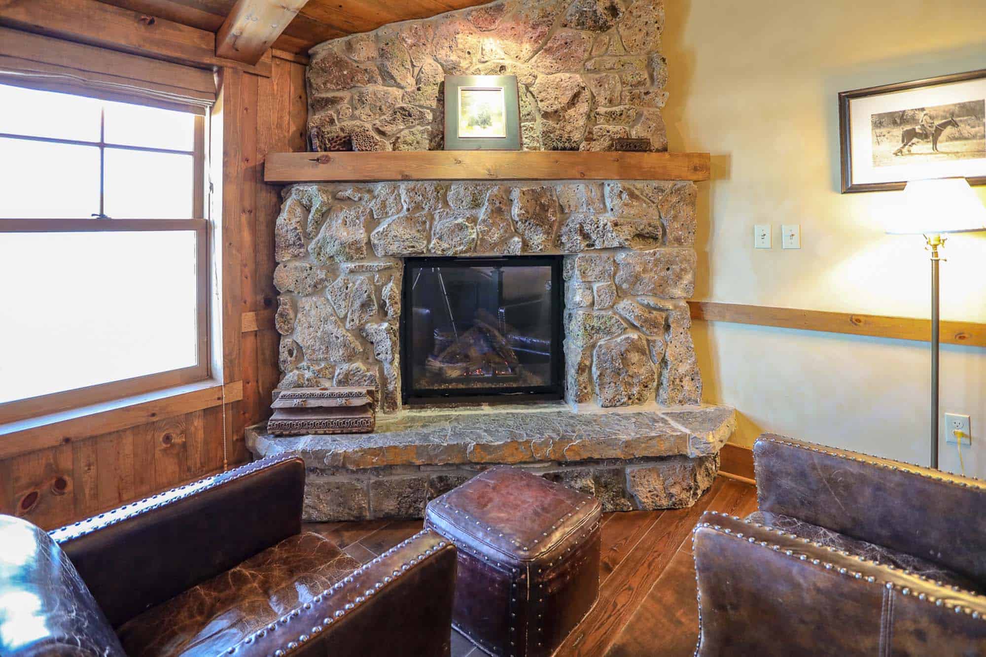 DTR-MainLodge-MeadowKingFireplace-5