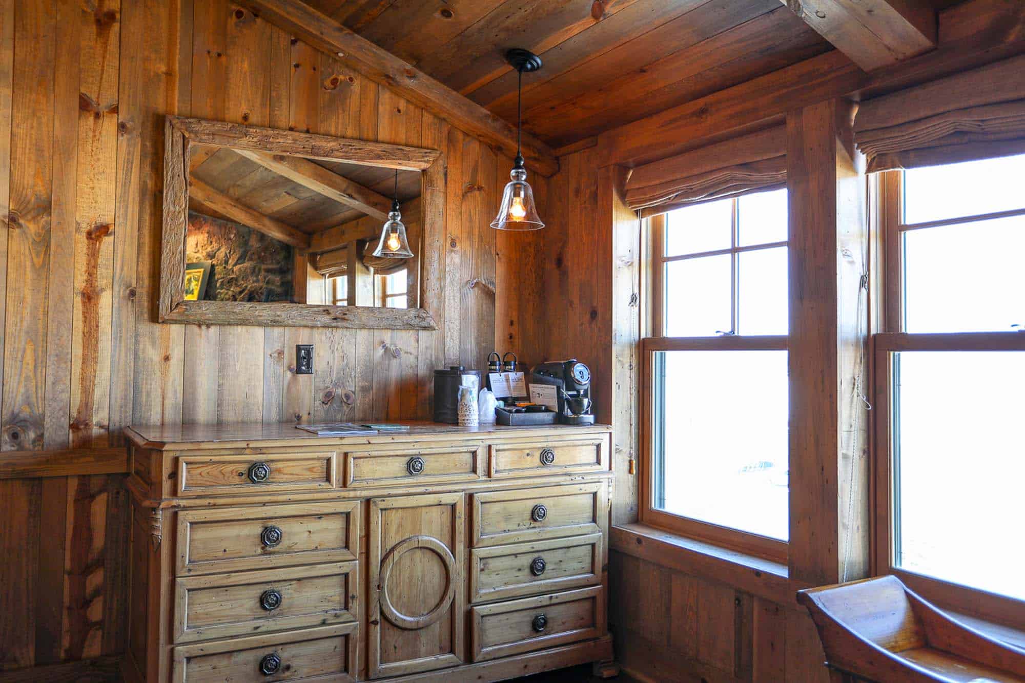 DTR-MainLodge-MeadowKingFireplace-8