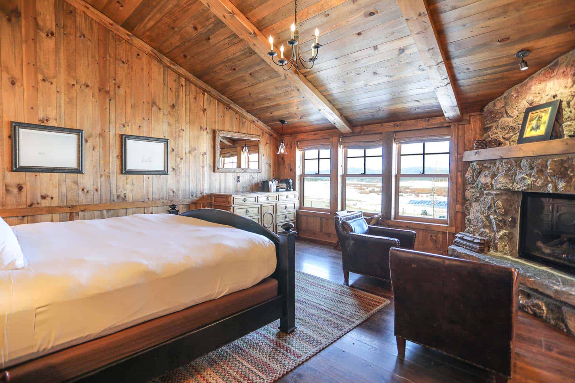 DTR-MainLodge-MeadowKingFireplace-9