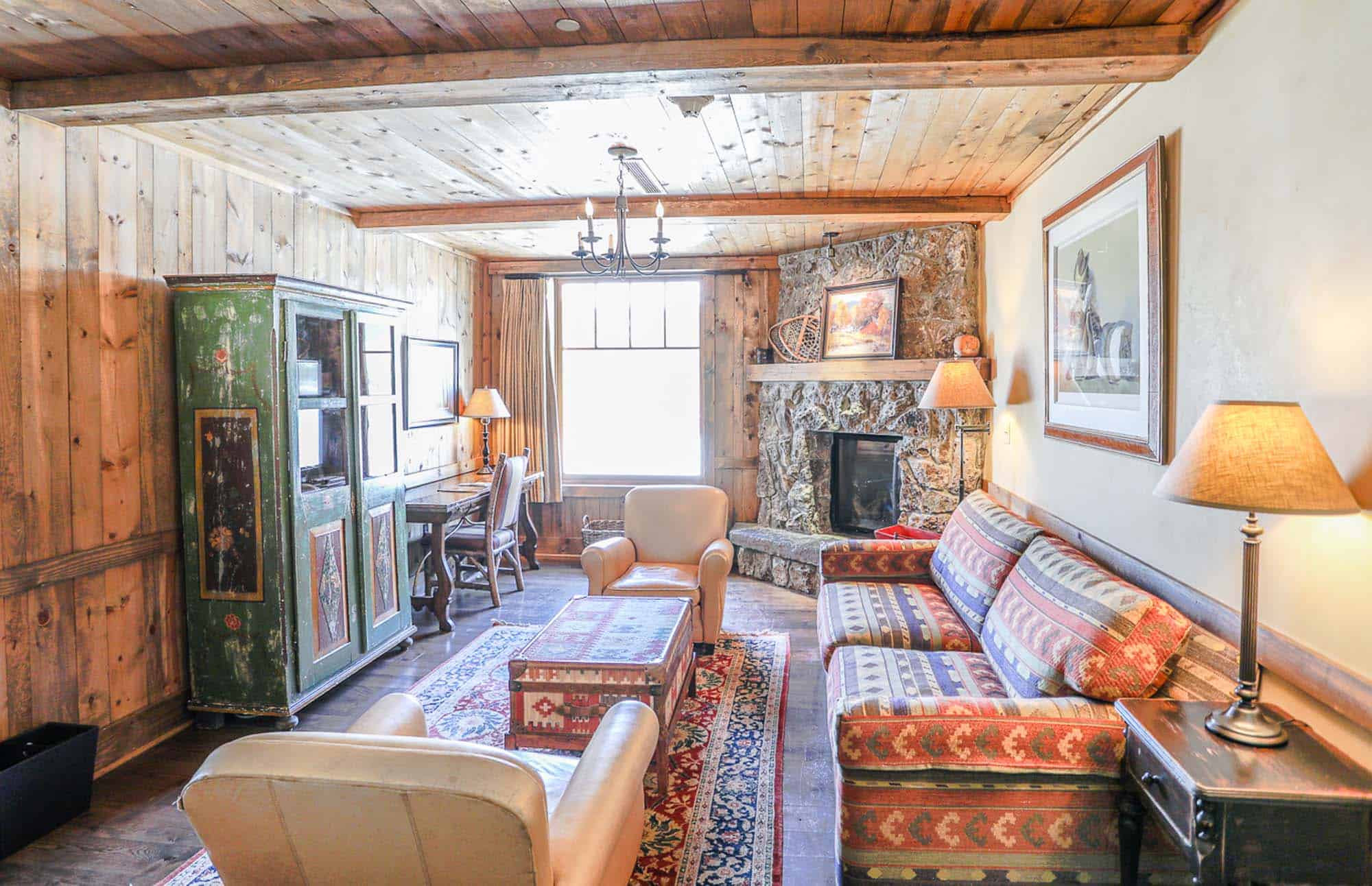 DTR-MainLodge-MeadowKingSuite-1