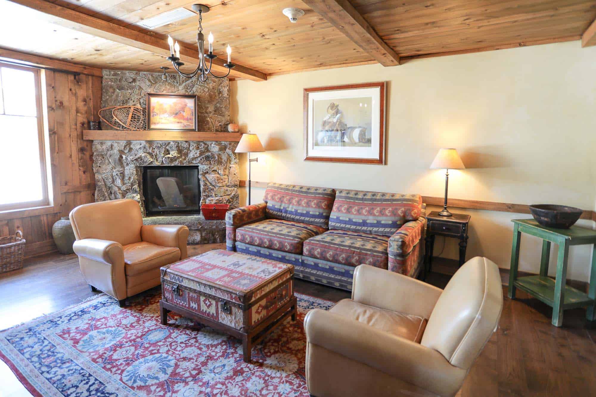 DTR-MainLodge-MeadowKingSuite-6