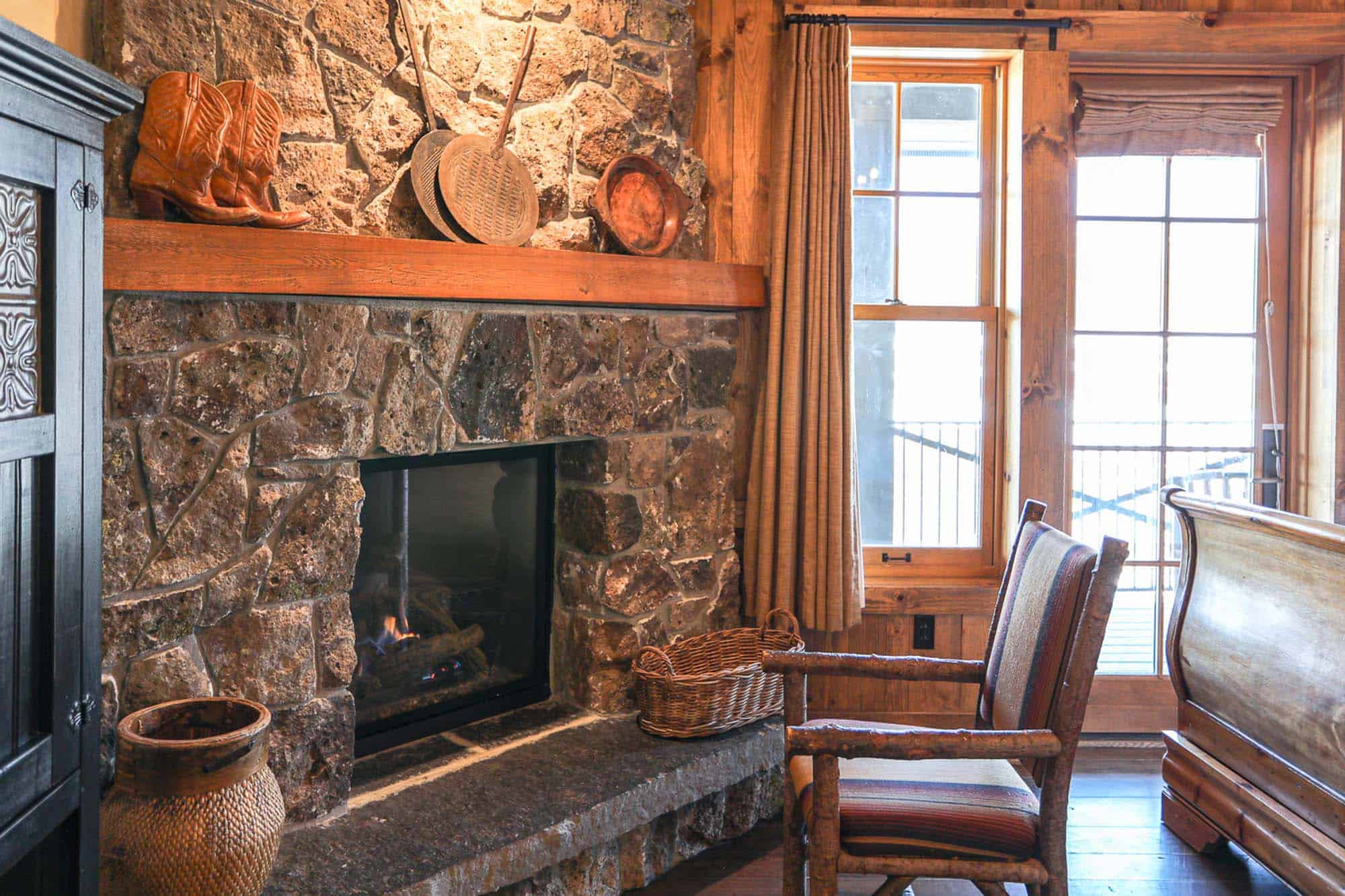 DTR-MainLodge-MeadowQueenFireplace-4