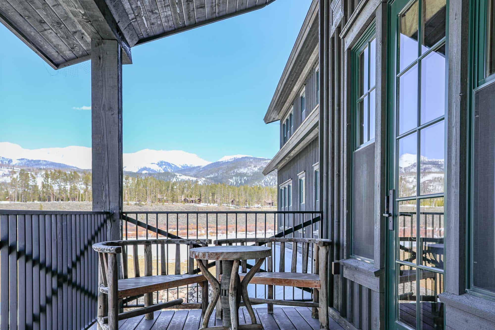 DTR-MainLodge-MeadowQueenFireplace-7