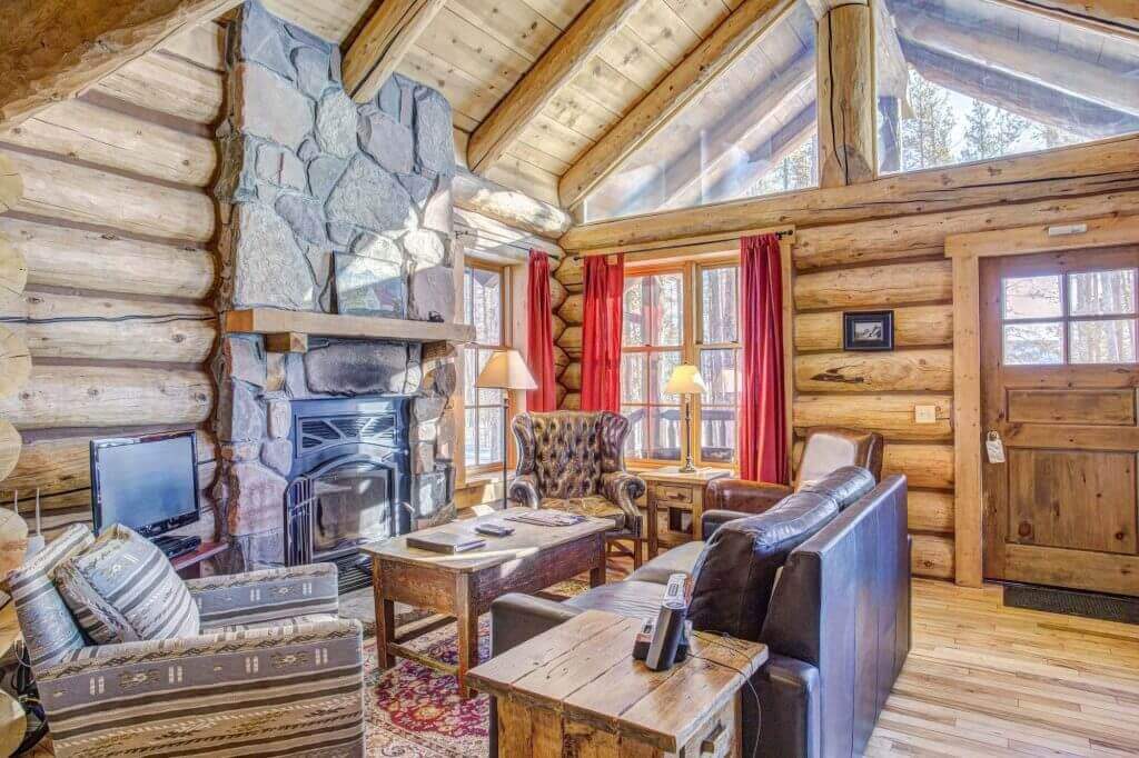 The Art of Selling Your Two-Bedroom Cabin:  A Guide to Captivating Customers