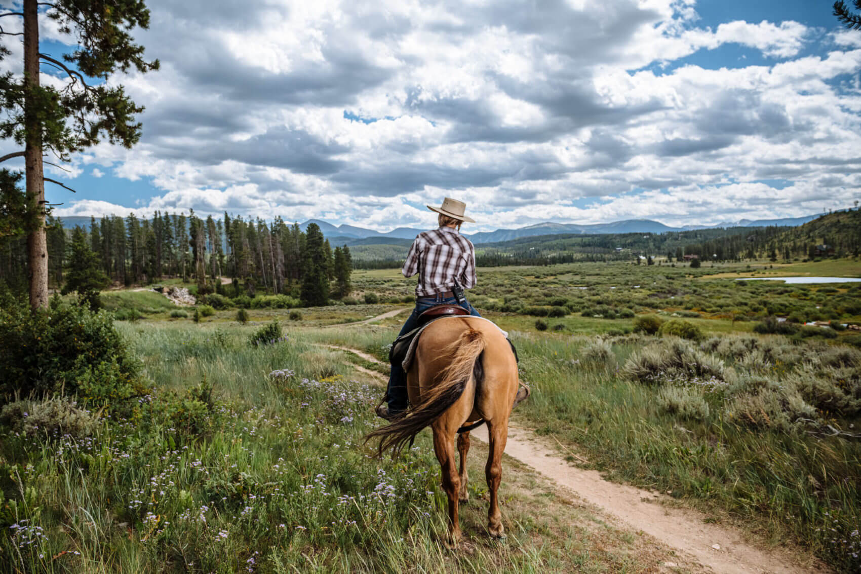 Colorado Horseback Riding & Sleigh Rides Devil’s Thumb Ranch